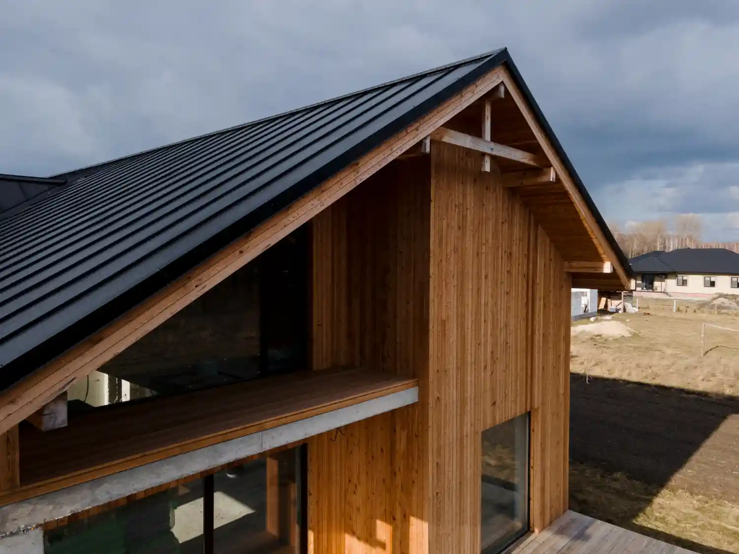 bardage en bois extérieur sur maison neuve
